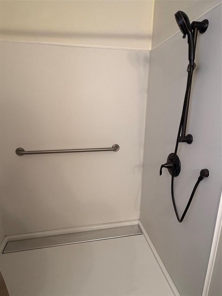 1137 Oaks Blvd - Photo 6 of 10