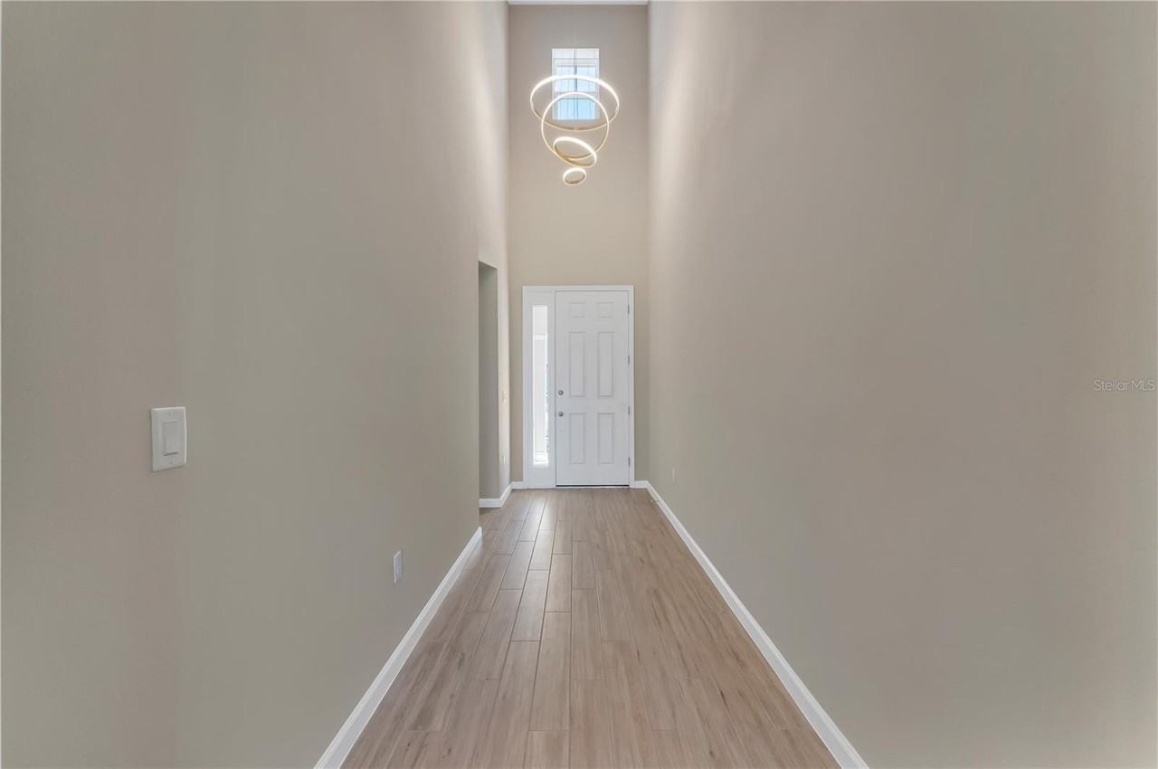 4441 Lions Gate Ave - Photo 3 of 34