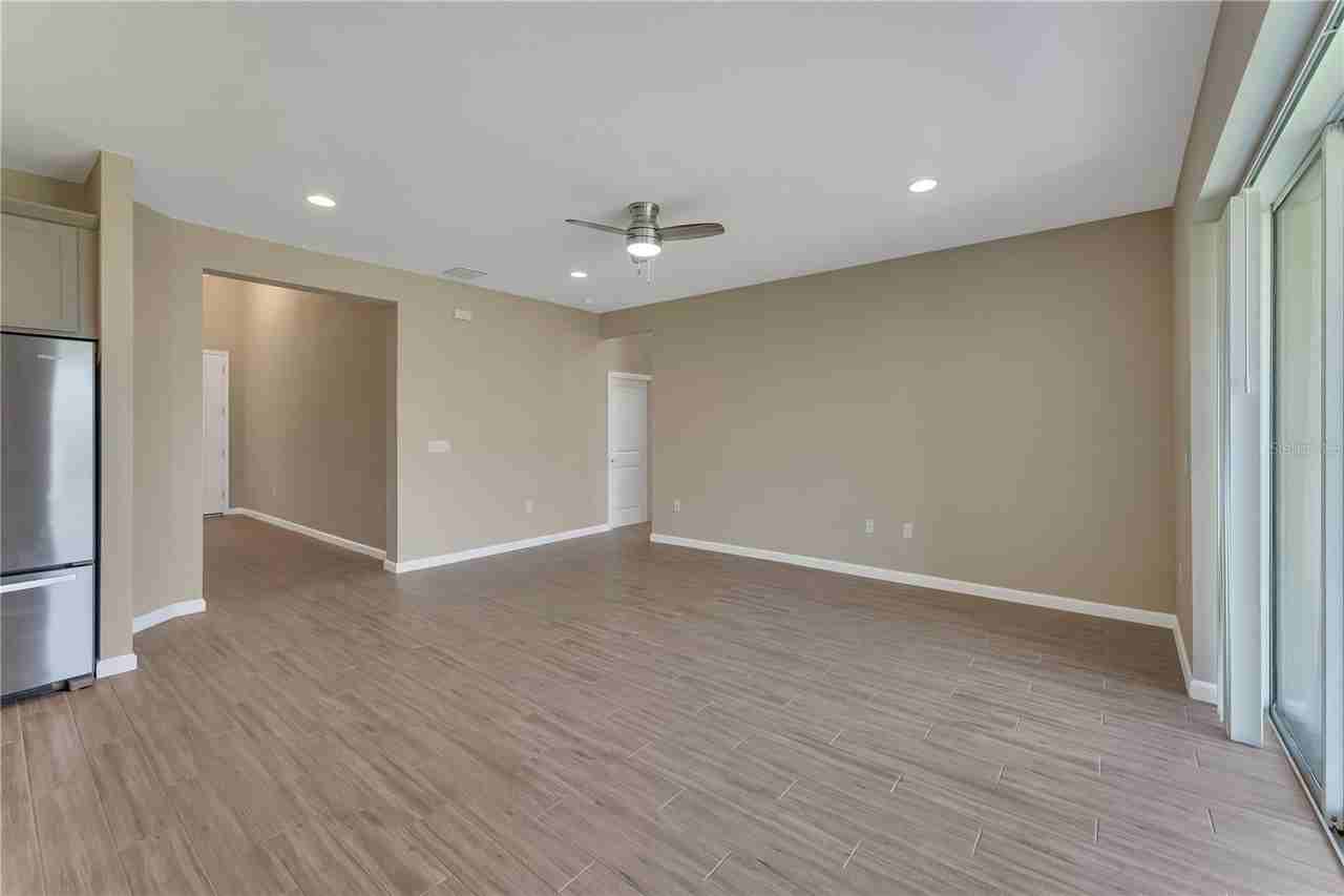 4441 Lions Gate Ave - Photo 6 of 34