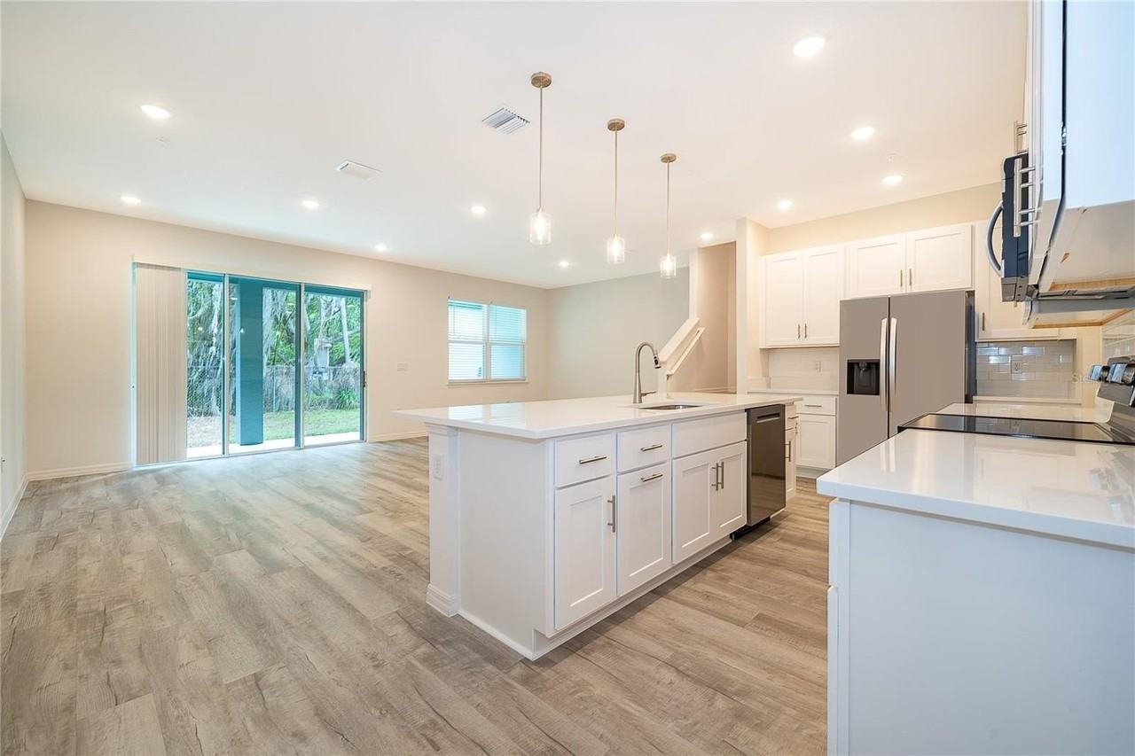 5261 Luisa Ct - Photo 4 of 32