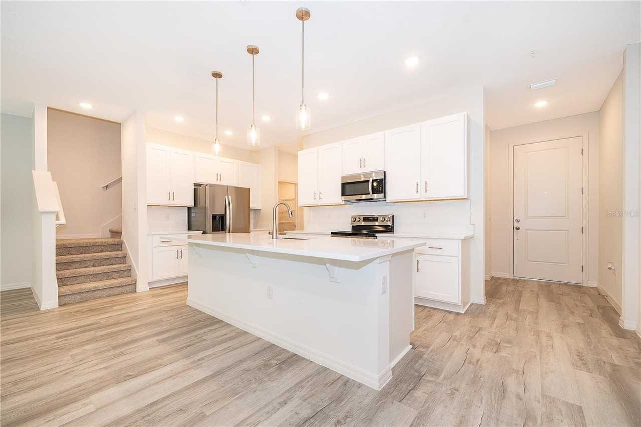 5261 Luisa Ct - Photo 6 of 32