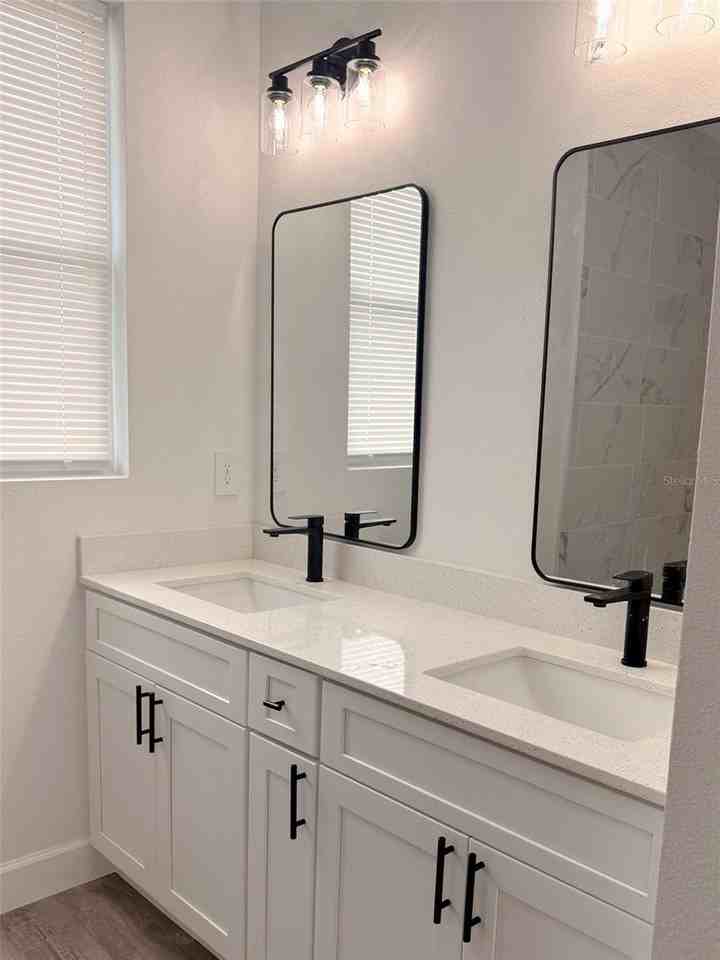 4700 Sunbeam St - Photo 3 of 8