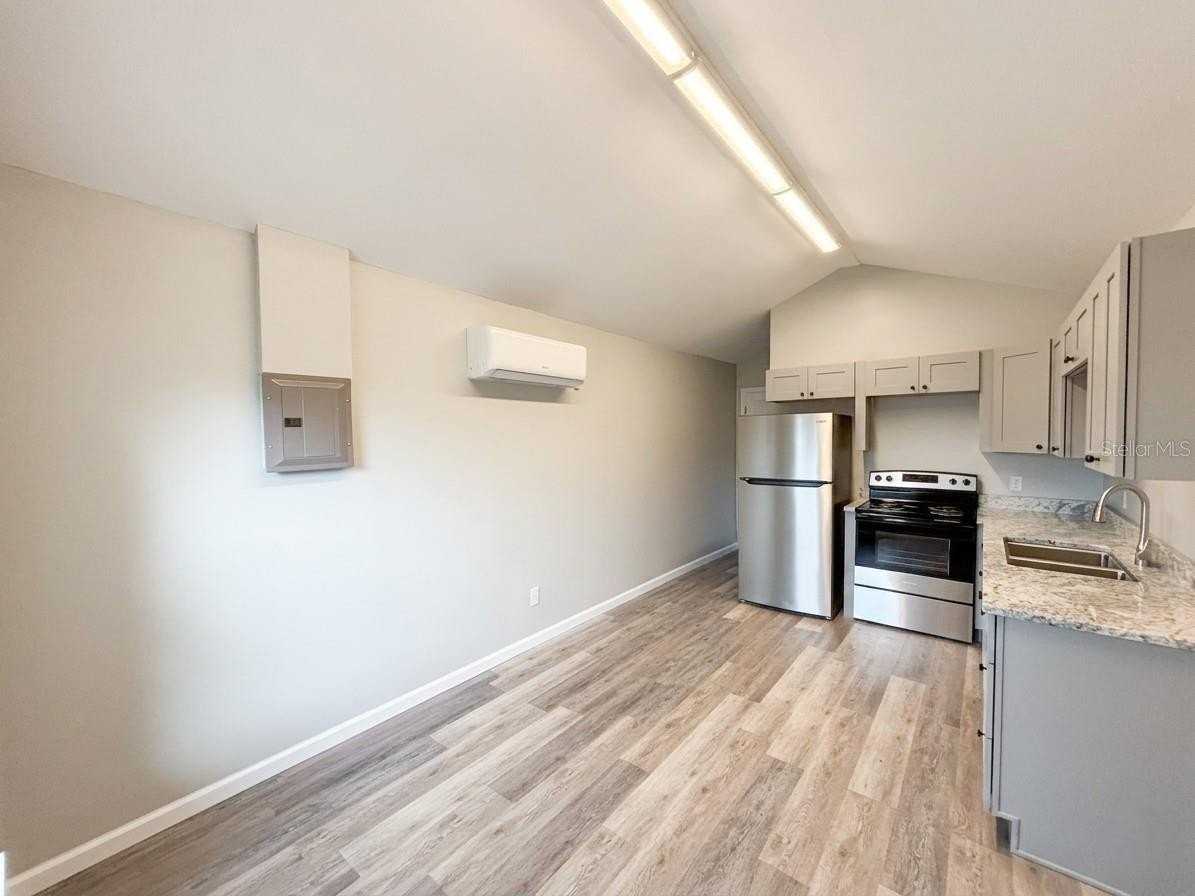115 Avenue F Sw #B - Photo 3 of 8