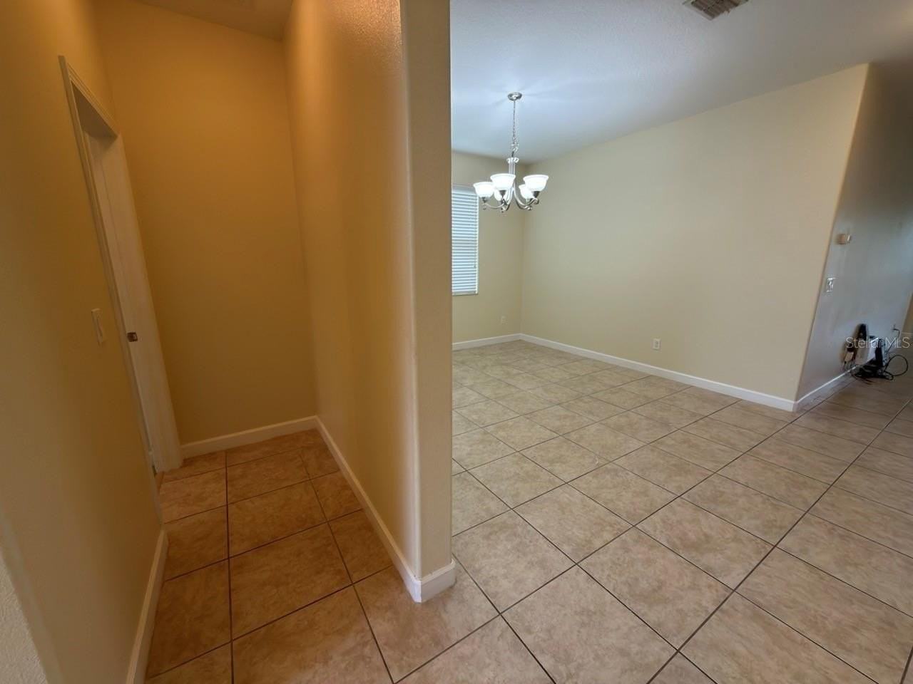 1106 Lattimore Dr - Photo 4 of 32