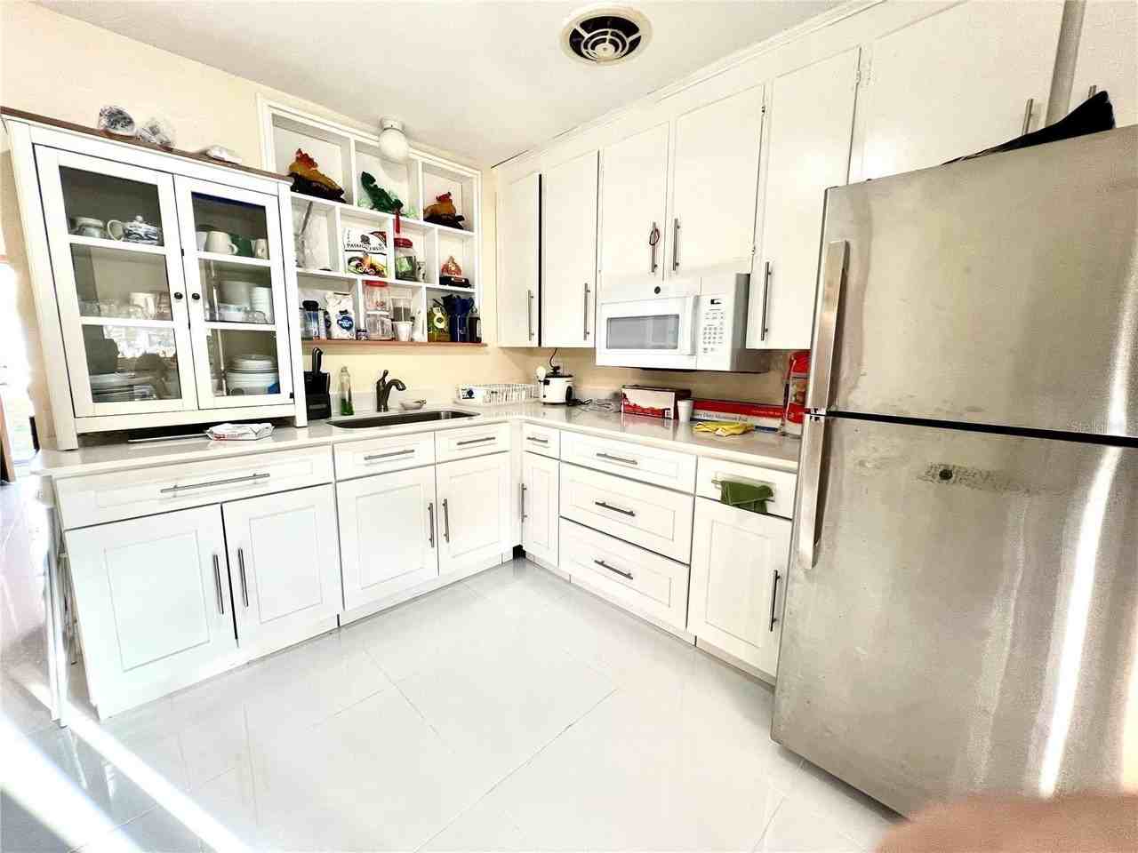 5009 Deauville Dr - Photo 2 of 25