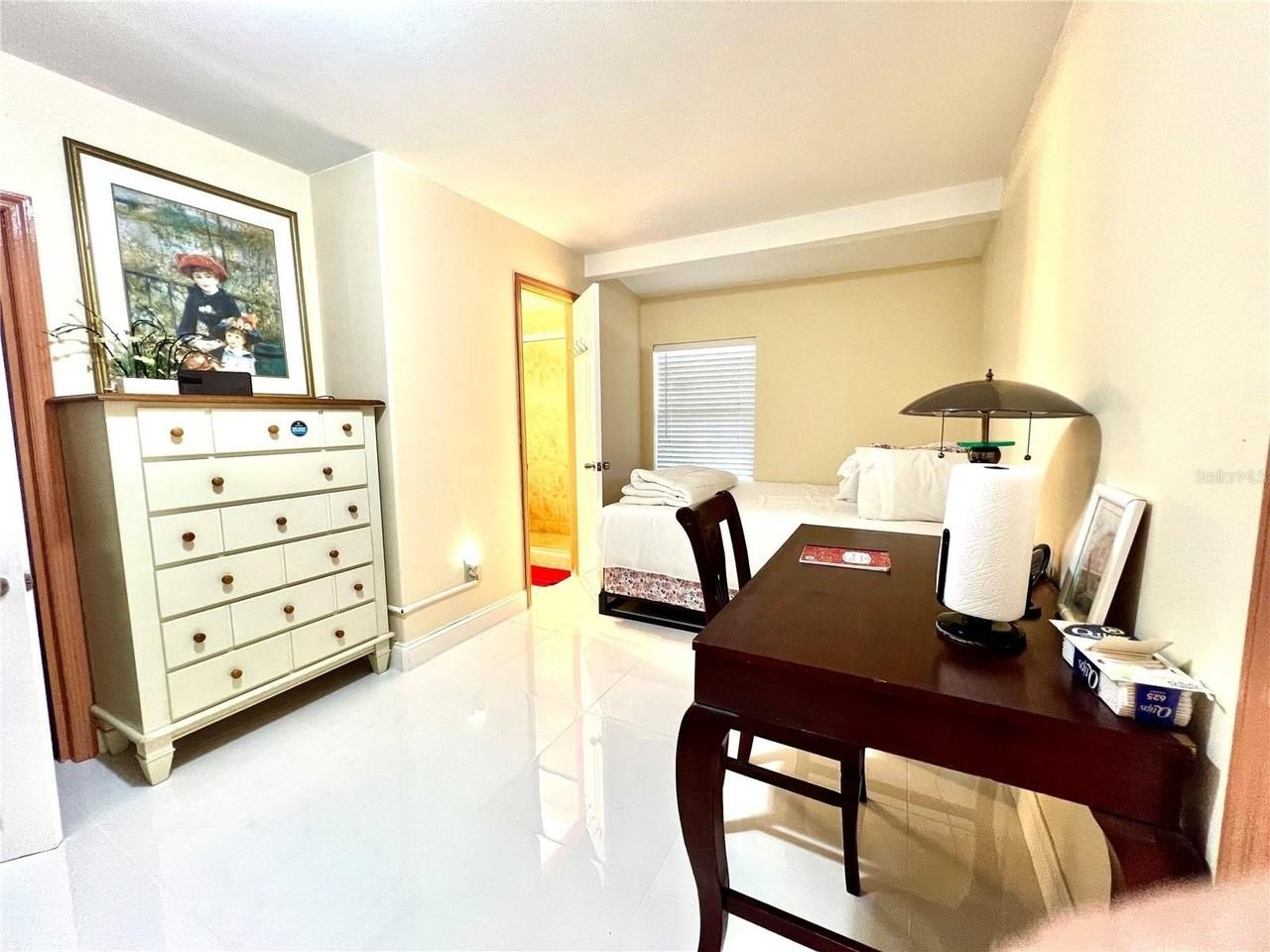 5009 Deauville Dr - Photo 5 of 25