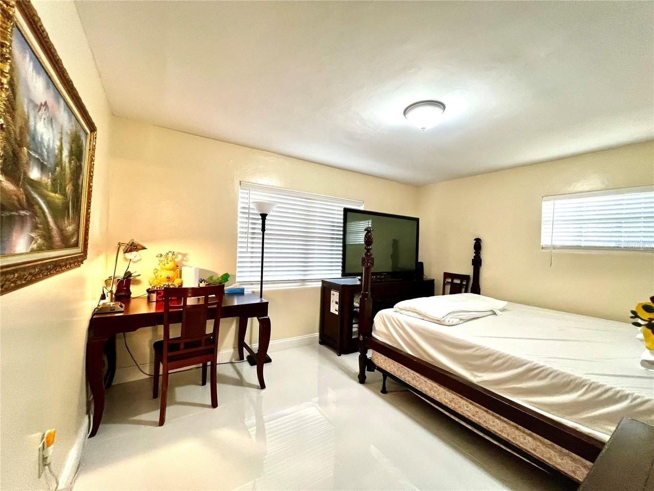 5009 Deauville Dr - Photo 6 of 25