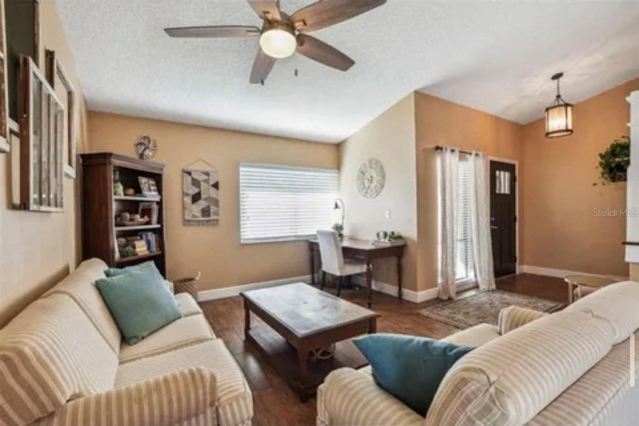 1326 Corner Oaks Dr - Photo 6 of 33