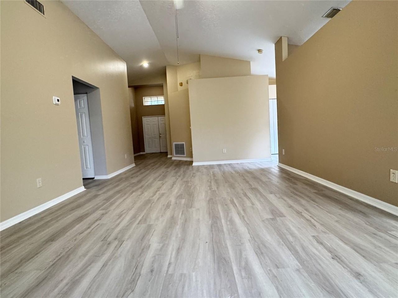 27618 Sky Lake Cir - Photo 6 of 29