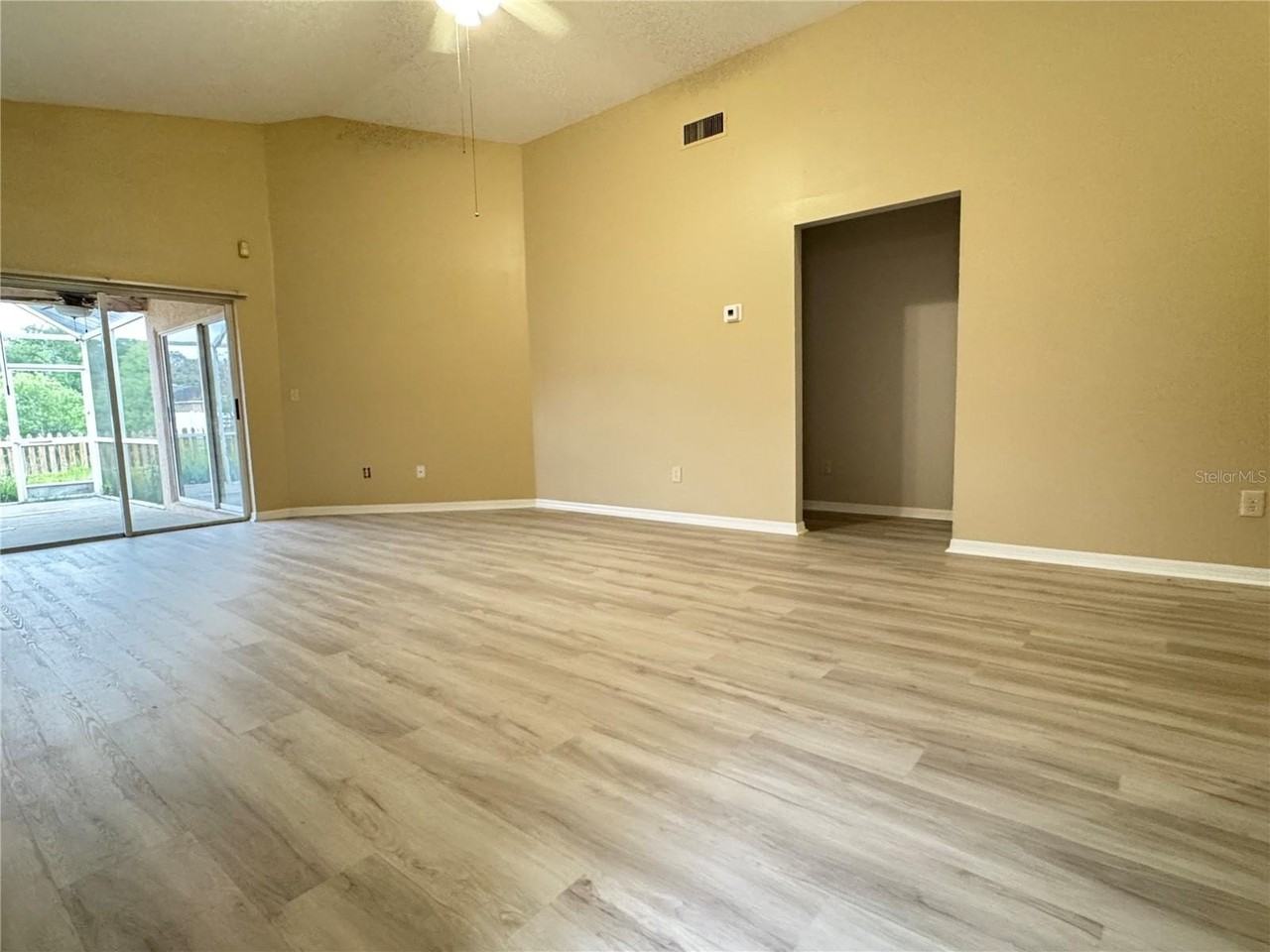 27618 Sky Lake Cir - Photo 7 of 29