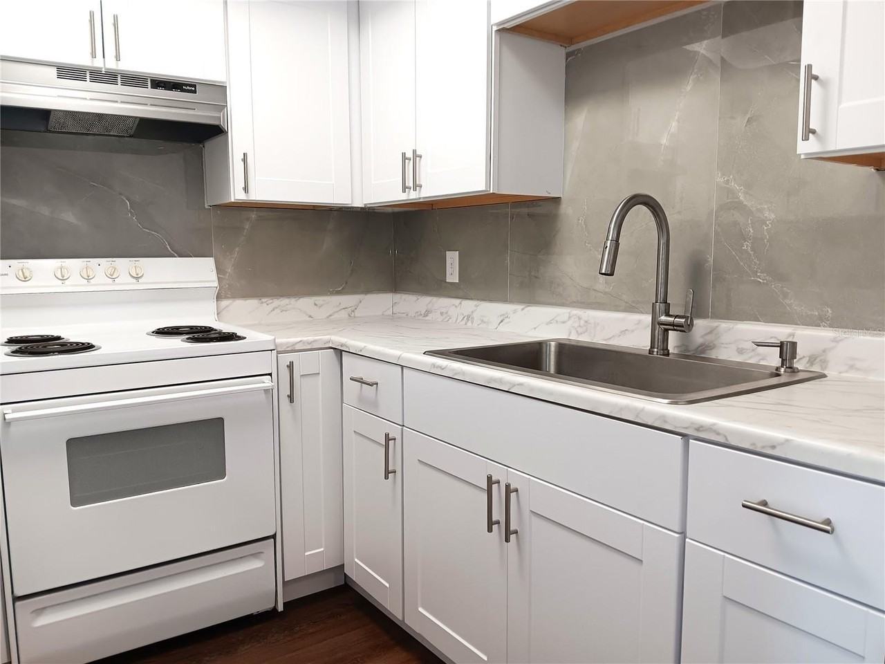 1260 70th St N #7 - Photo 6 of 18