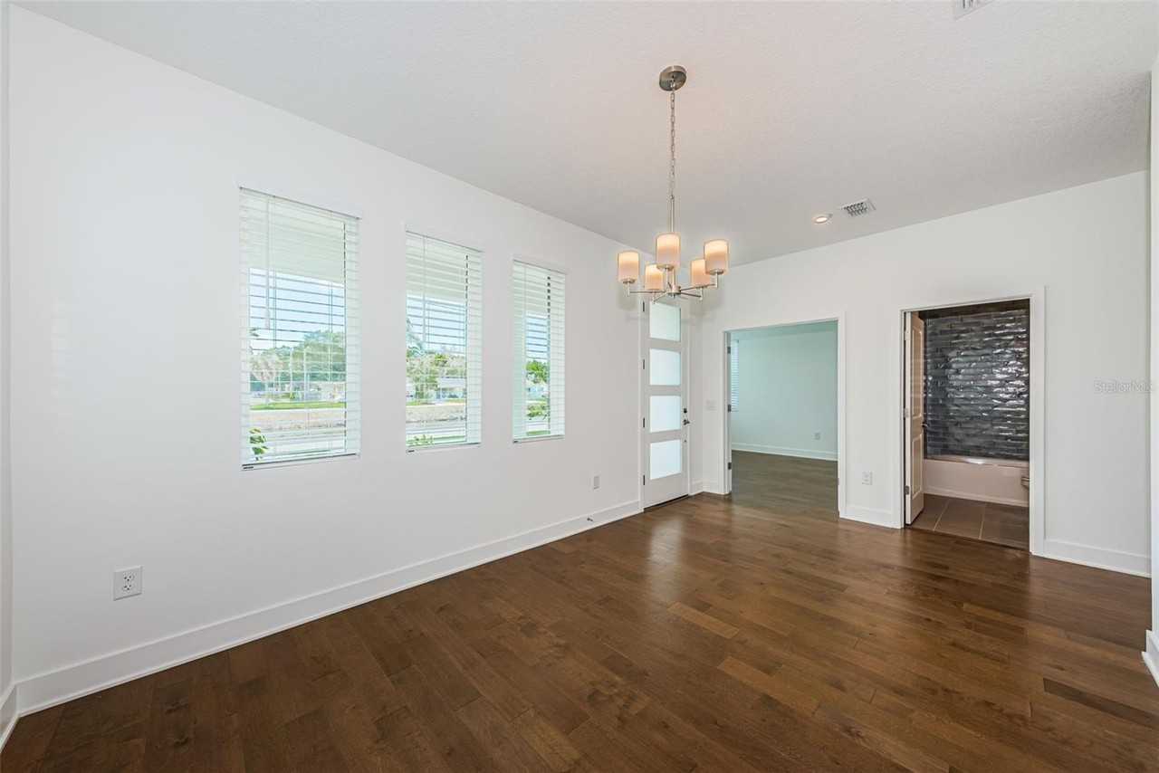 1701 25th Ave N - Photo 5 of 50