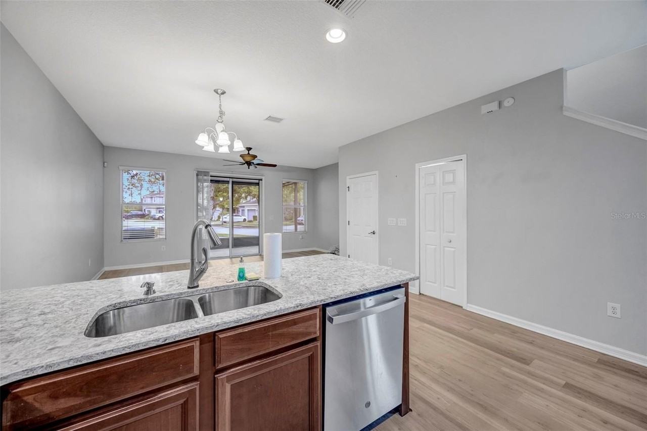 6705 Holly Heath Dr - Photo 7 of 50