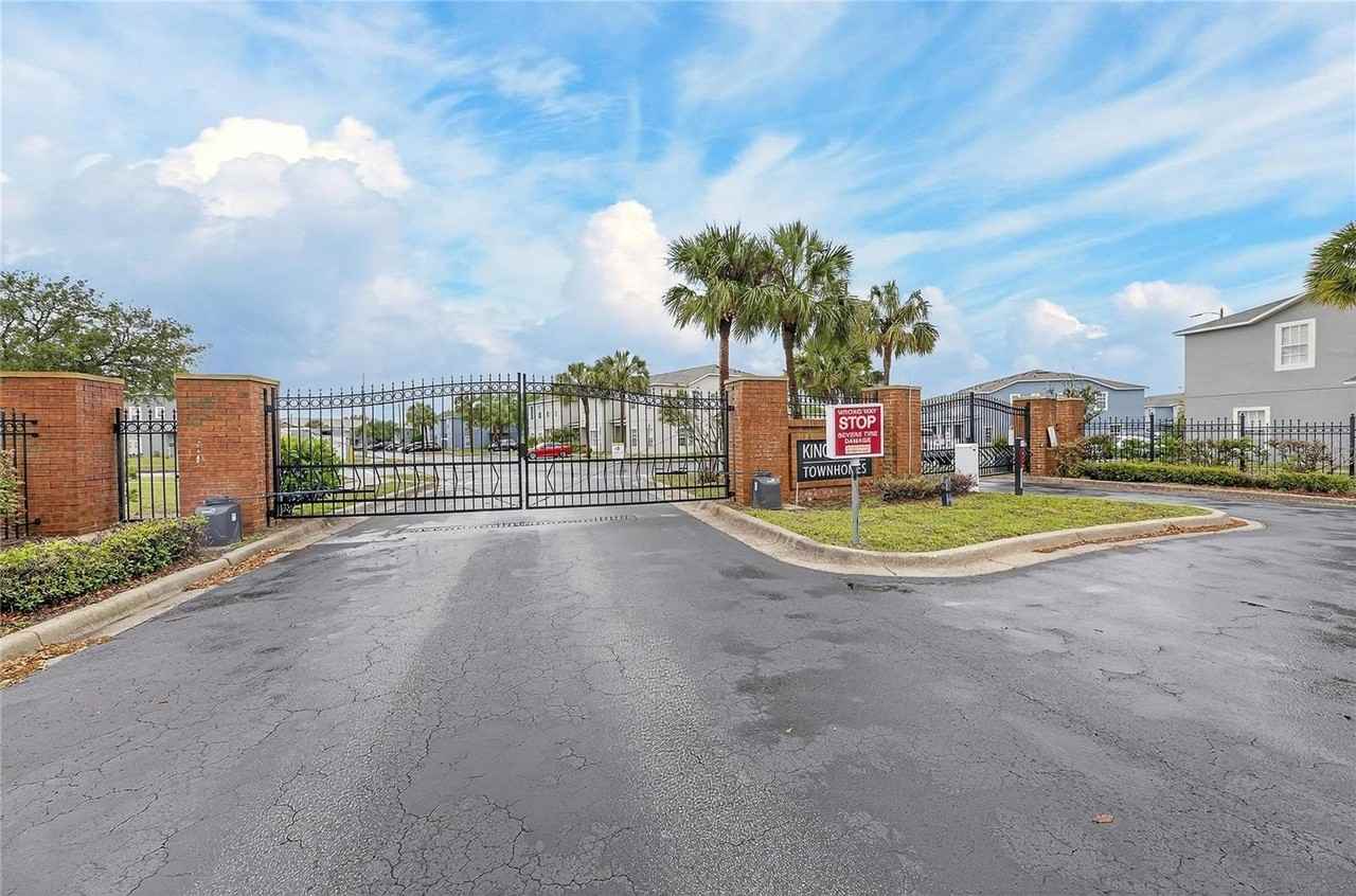 13123 Kings Crossing Dr - Photo 4 of 50