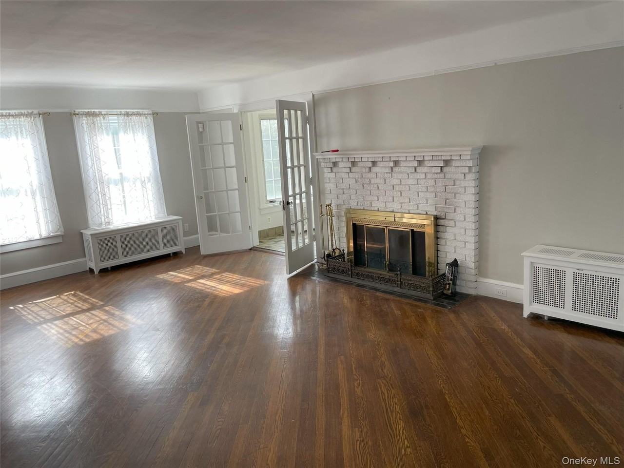 56 Nassau Blvd - Photo 3 of 25