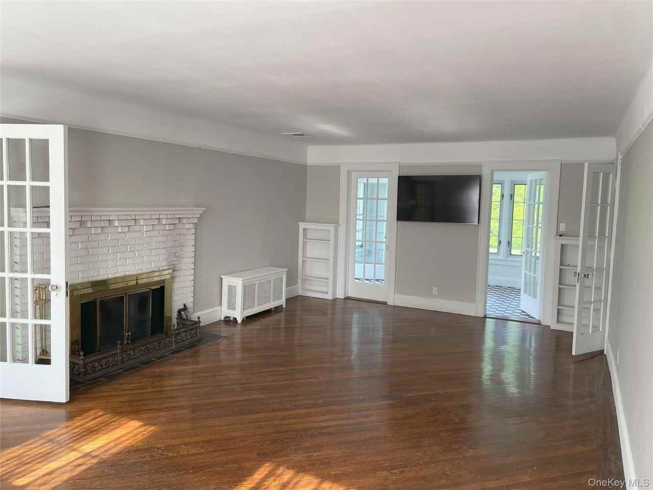 56 Nassau Blvd - Photo 4 of 25