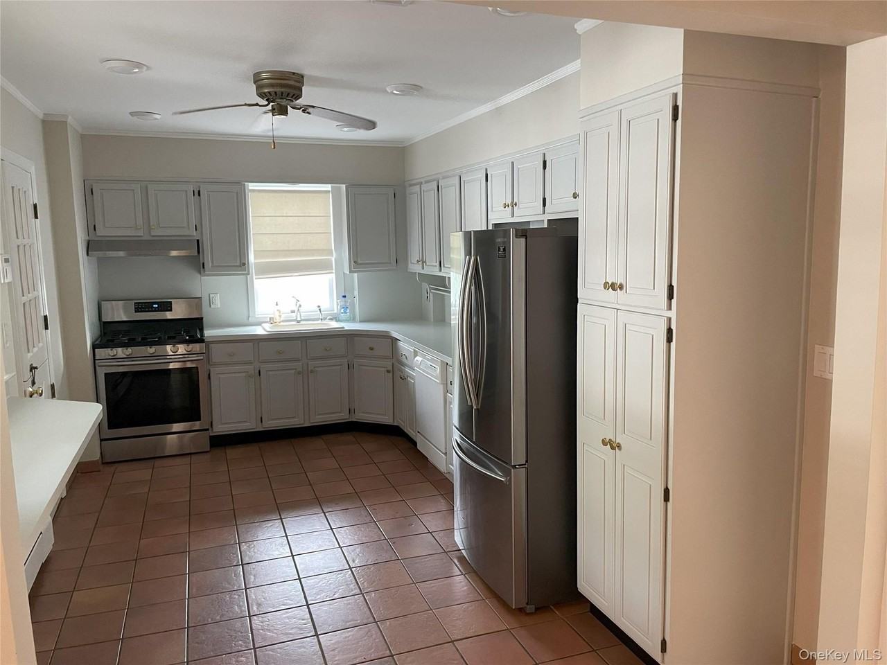 56 Nassau Blvd - Photo 7 of 25