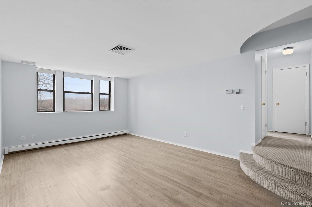 60 Kensico Rd #22 - Photo 3 of 14