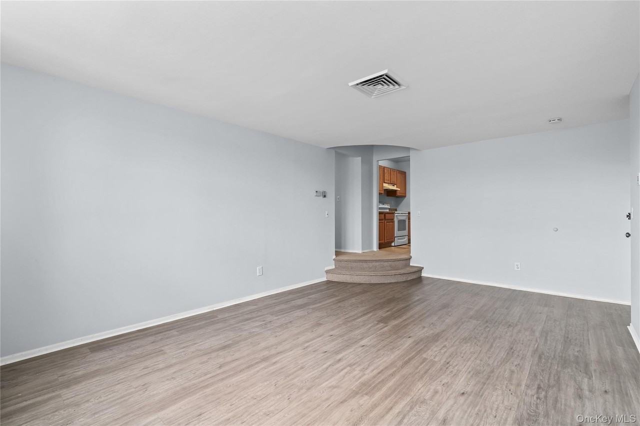 60 Kensico Rd #22 - Photo 4 of 14