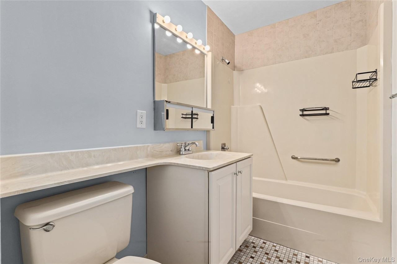 60 Kensico Rd #22 - Photo 5 of 14