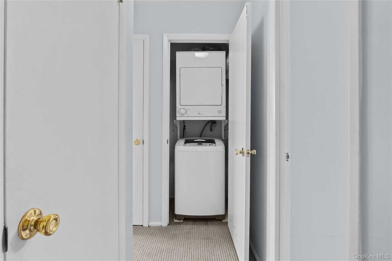 60 Kensico Rd #22 - Photo 7 of 14
