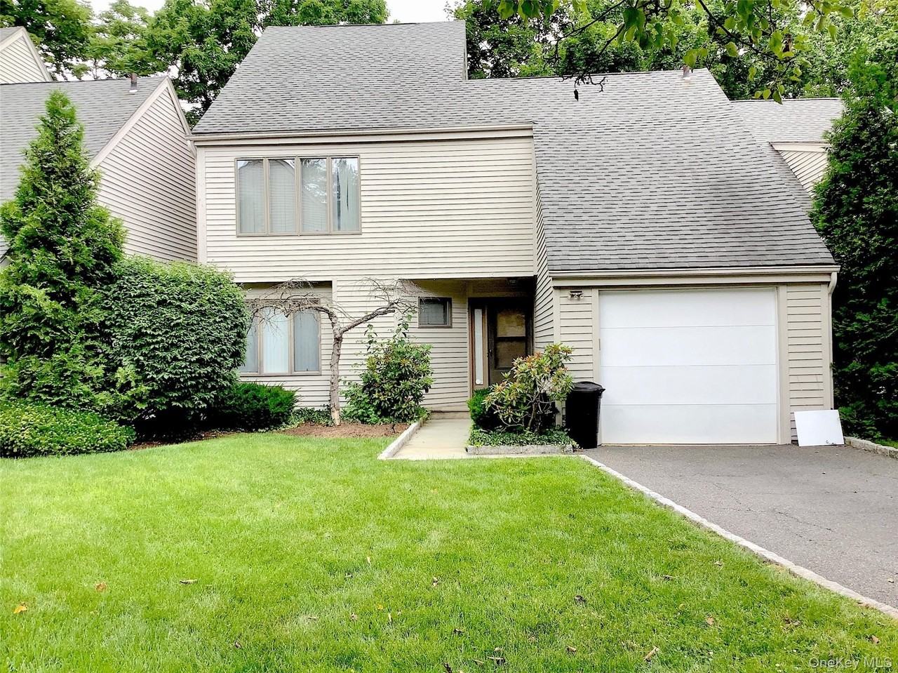 15 Evon Ct - Photo 2 of 39