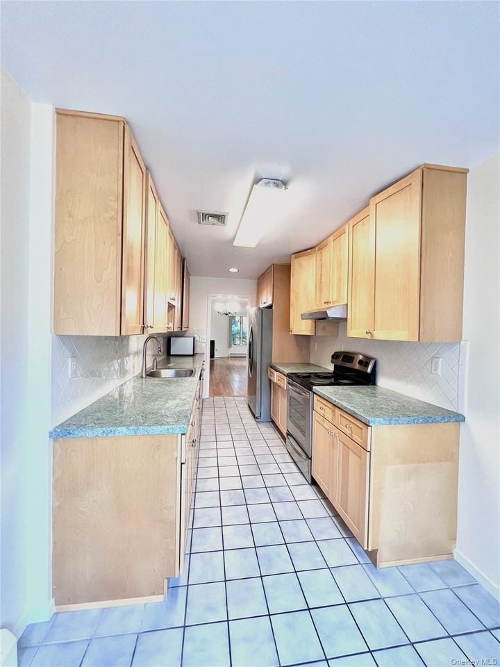 15 Evon Ct - Photo 4 of 39