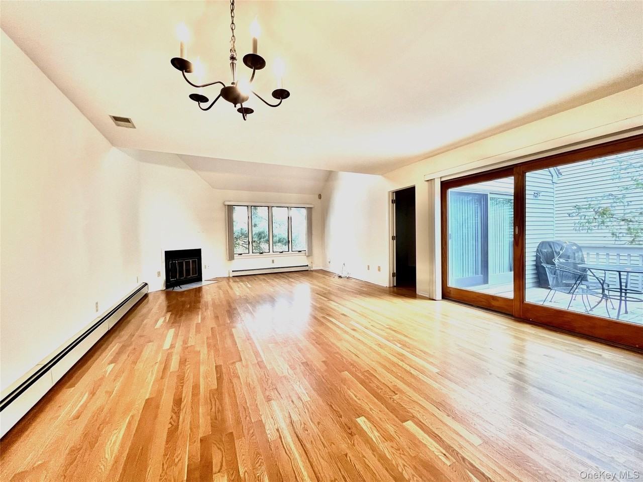 15 Evon Ct - Photo 7 of 39