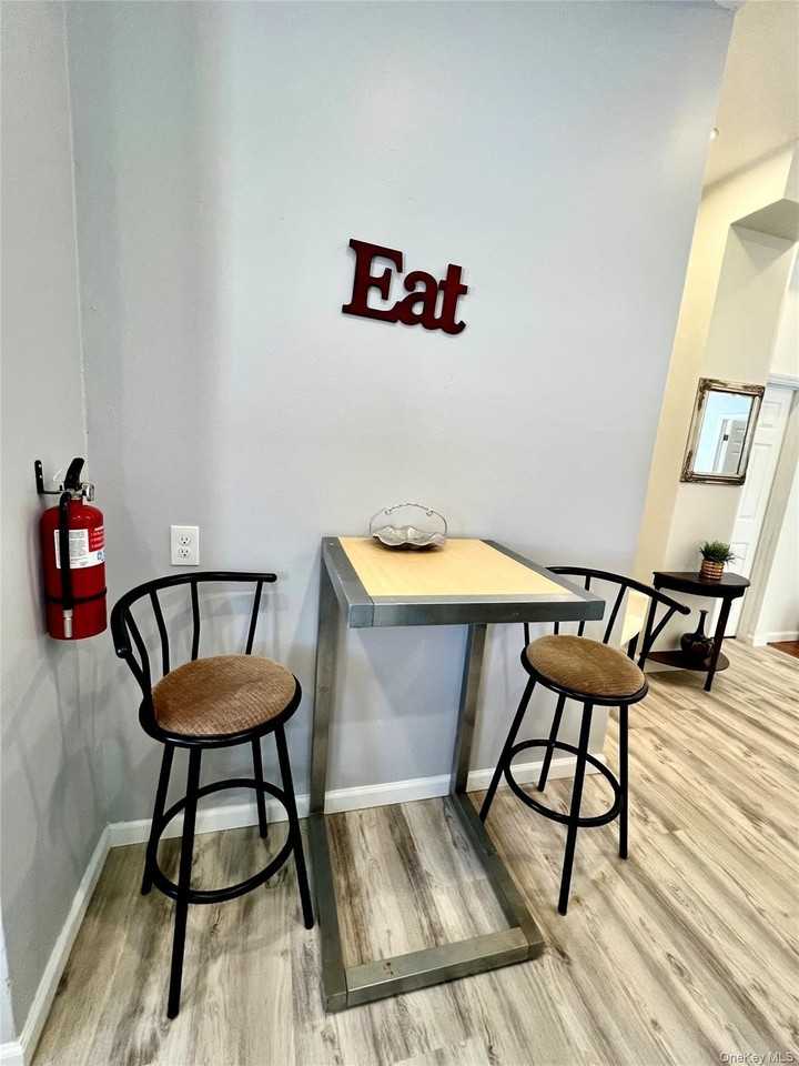 17 Academy Ave Apt 2 - Photo 3 of 14