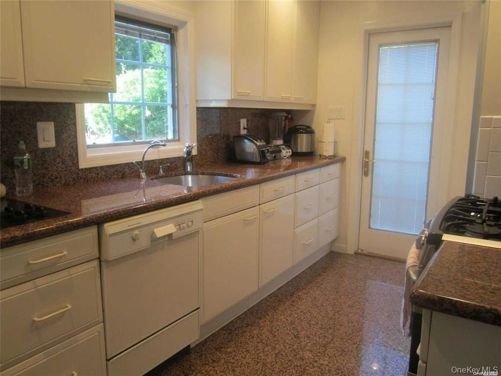 64 Old Pond Rd - Photo 2 of 10