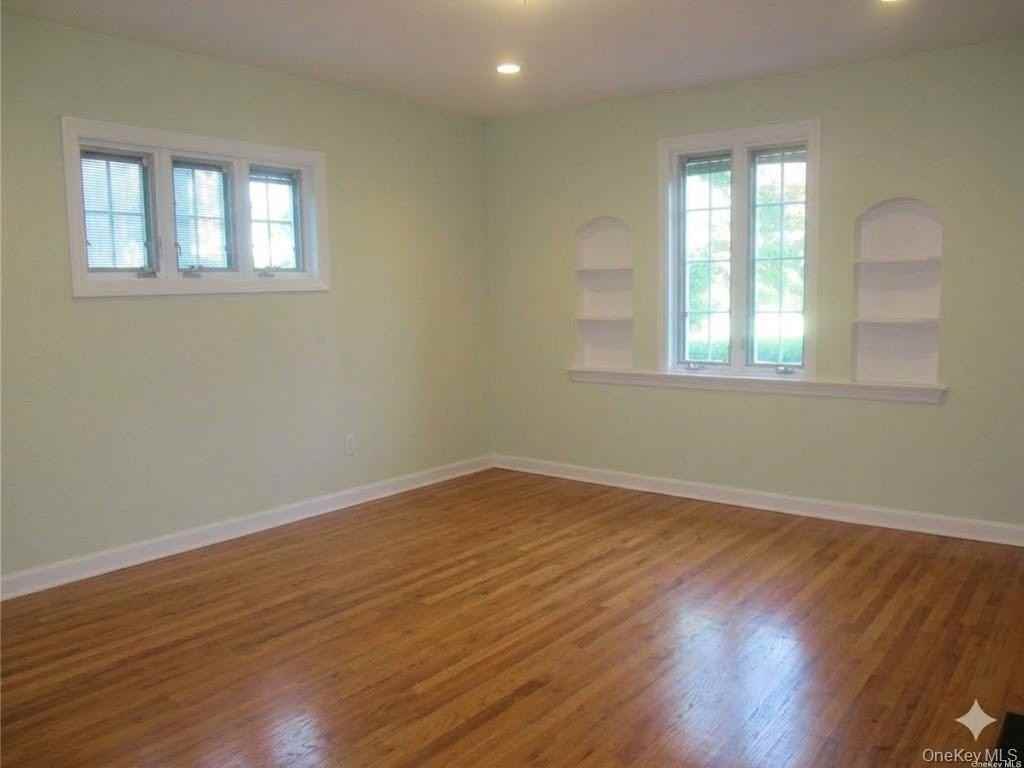 64 Old Pond Rd - Photo 4 of 10