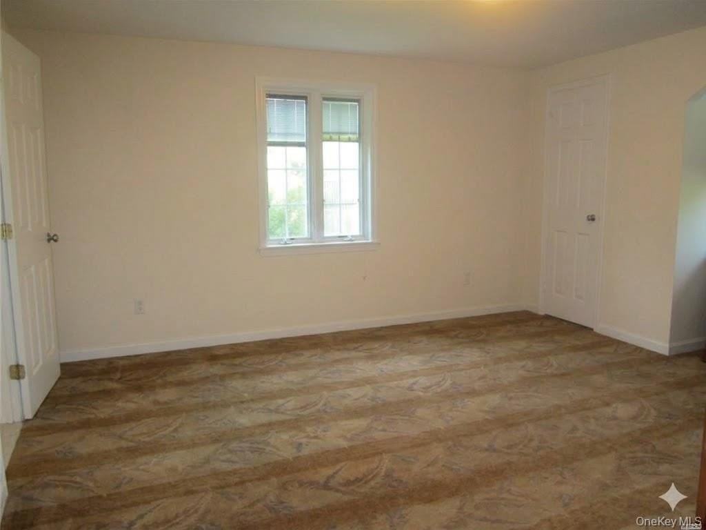 64 Old Pond Rd - Photo 5 of 10