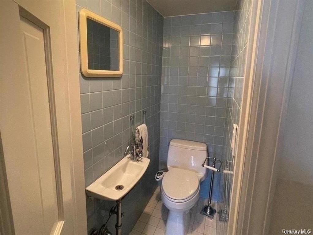 64 Old Pond Rd - Photo 6 of 10