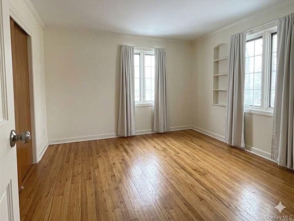 64 Old Pond Rd - Photo 7 of 10