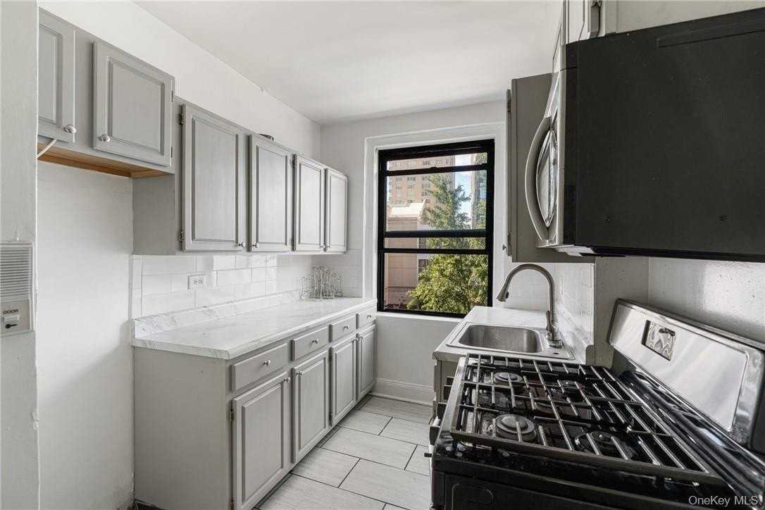 240 Martine Ave Apt 4g - Photo 2 of 19