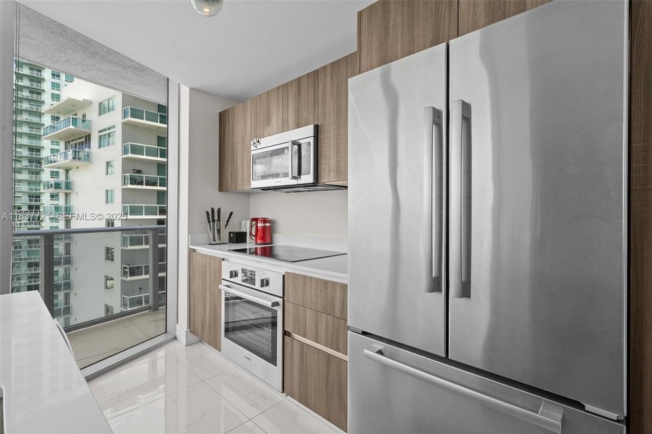 488 Northeast 18th Street #3201 - Photo 4 of 45