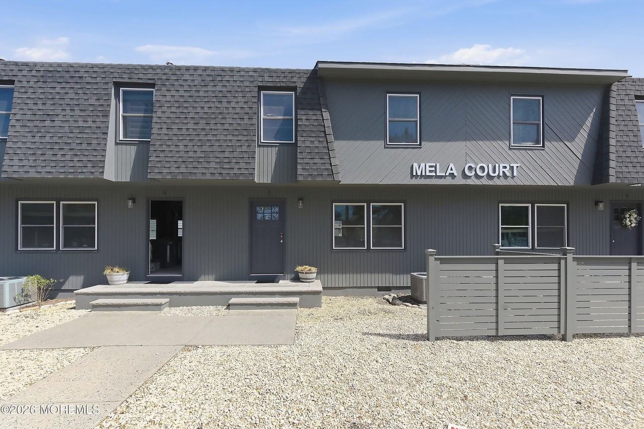 75 Grand Central Ave Apt 6 - Photo 4 of 19