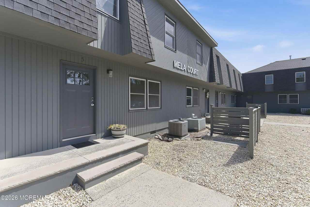 75 Grand Central Ave Apt 6 - Photo 5 of 19