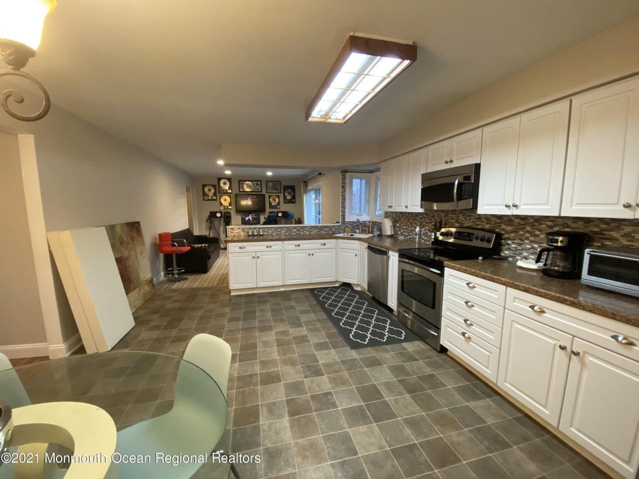 1304 Franklin Ave - Photo 6 of 25