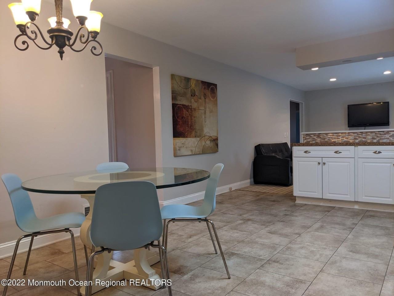 1304 Franklin Ave - Photo 7 of 25