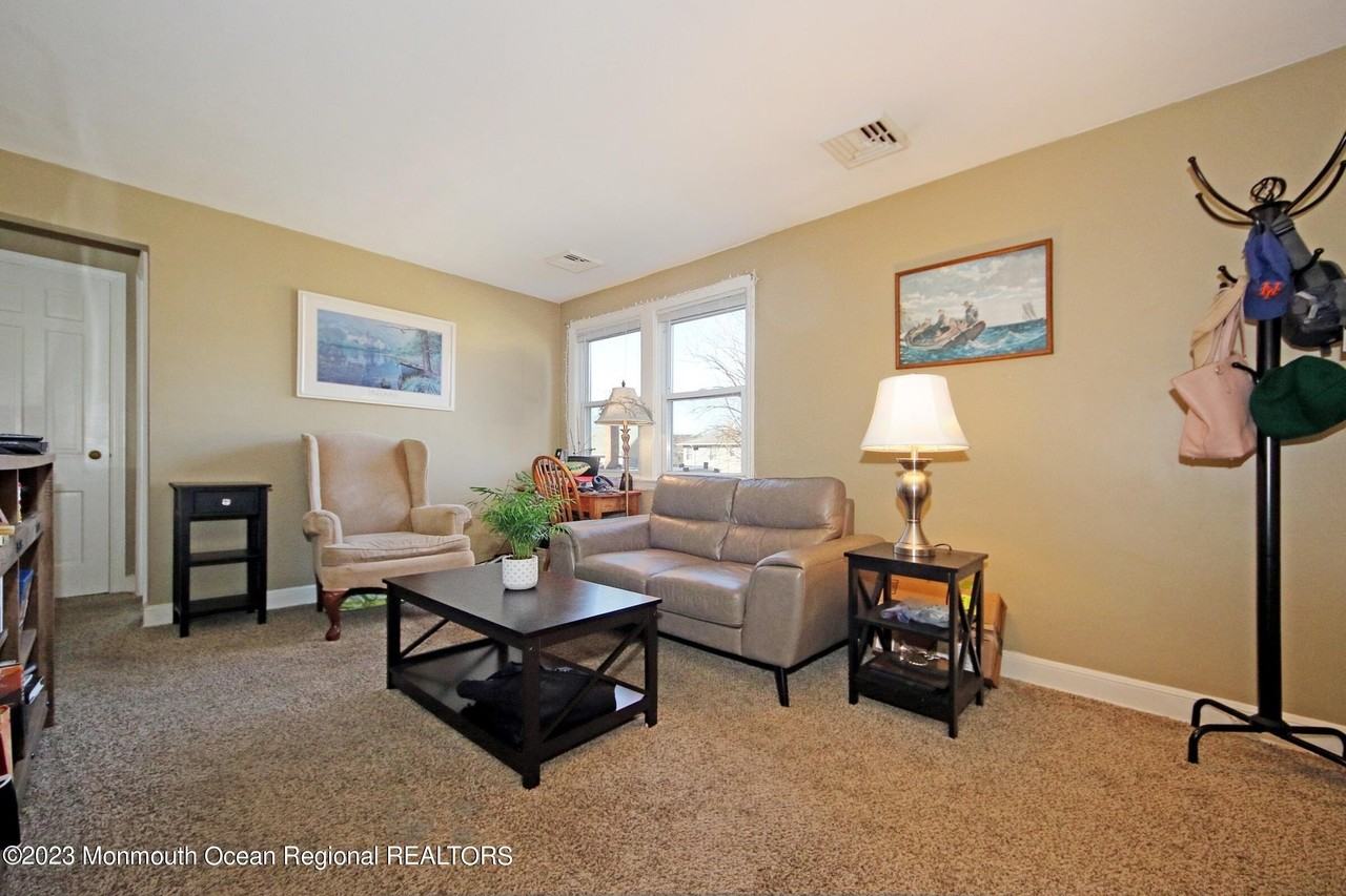 14 Oldfield Pl - Photo 4 of 17