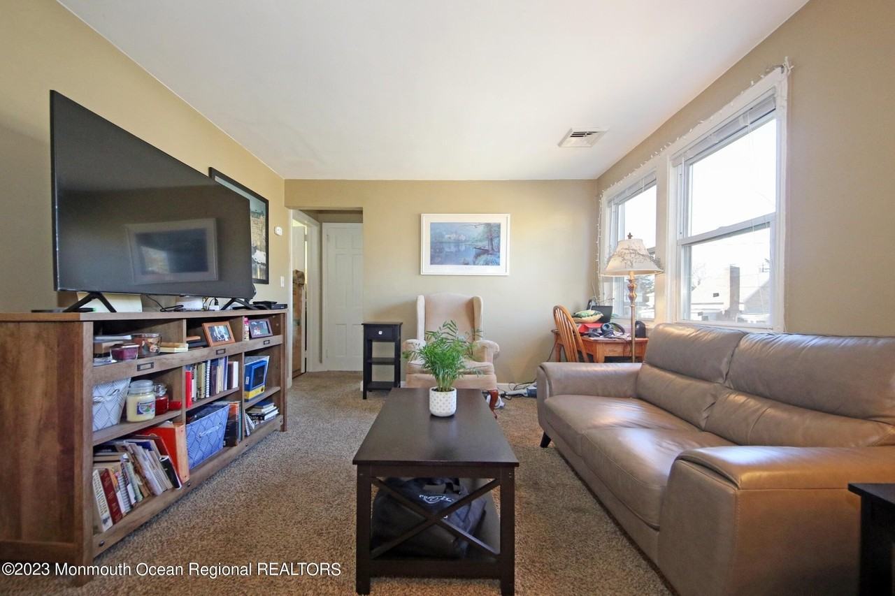 14 Oldfield Pl - Photo 5 of 17