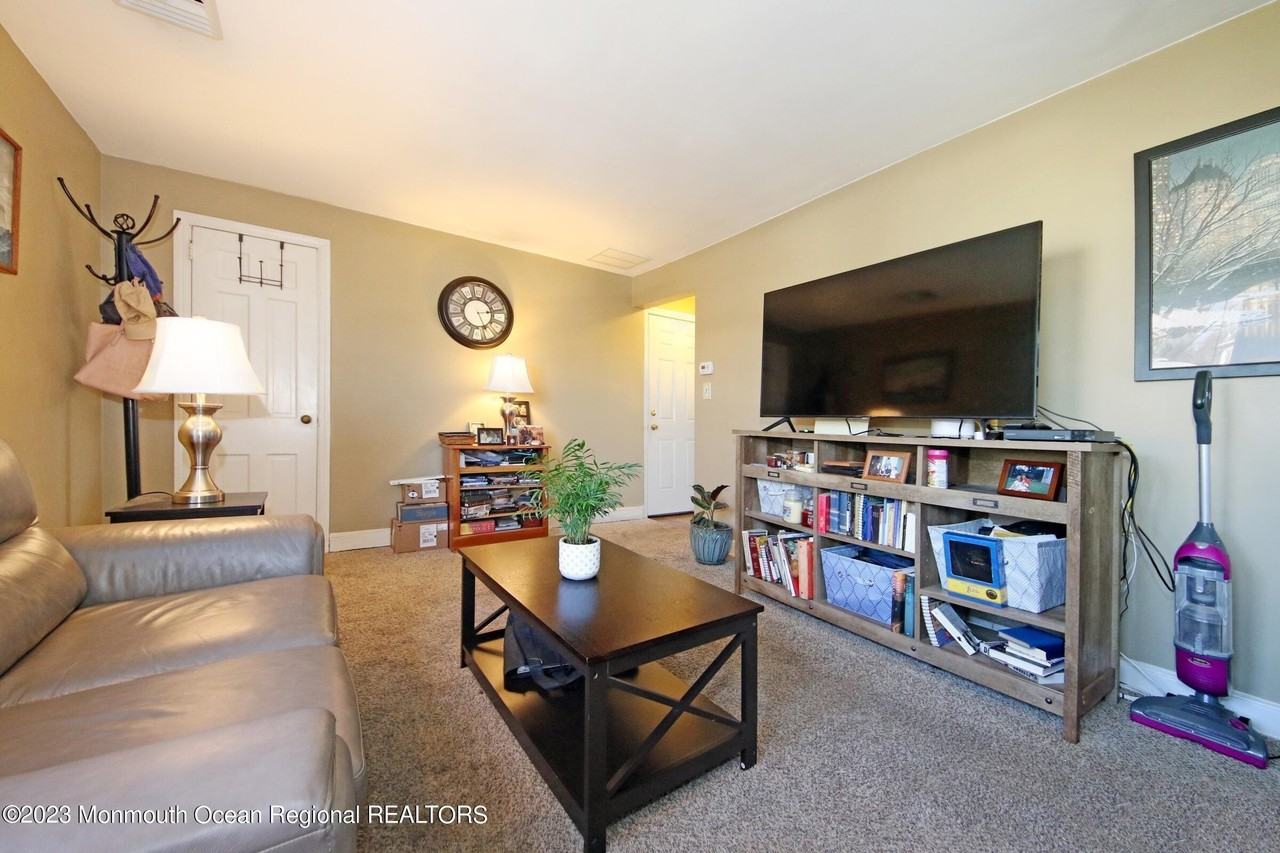 14 Oldfield Pl - Photo 7 of 17