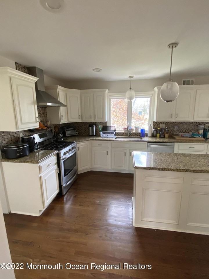 155 Belmar Ave - Photo 3 of 10