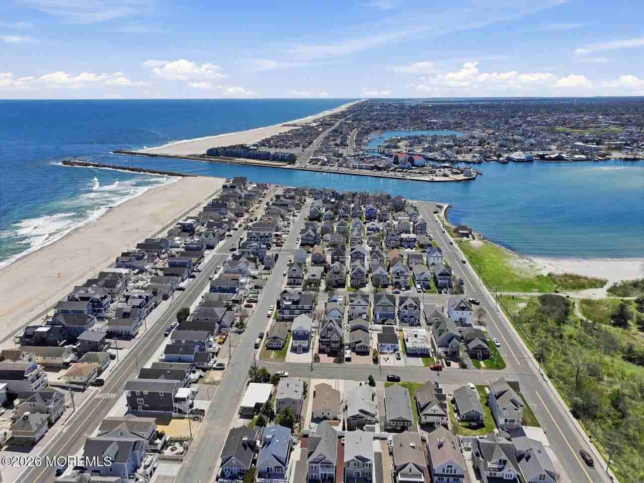 565 Trout Ave - Photo 3 of 37