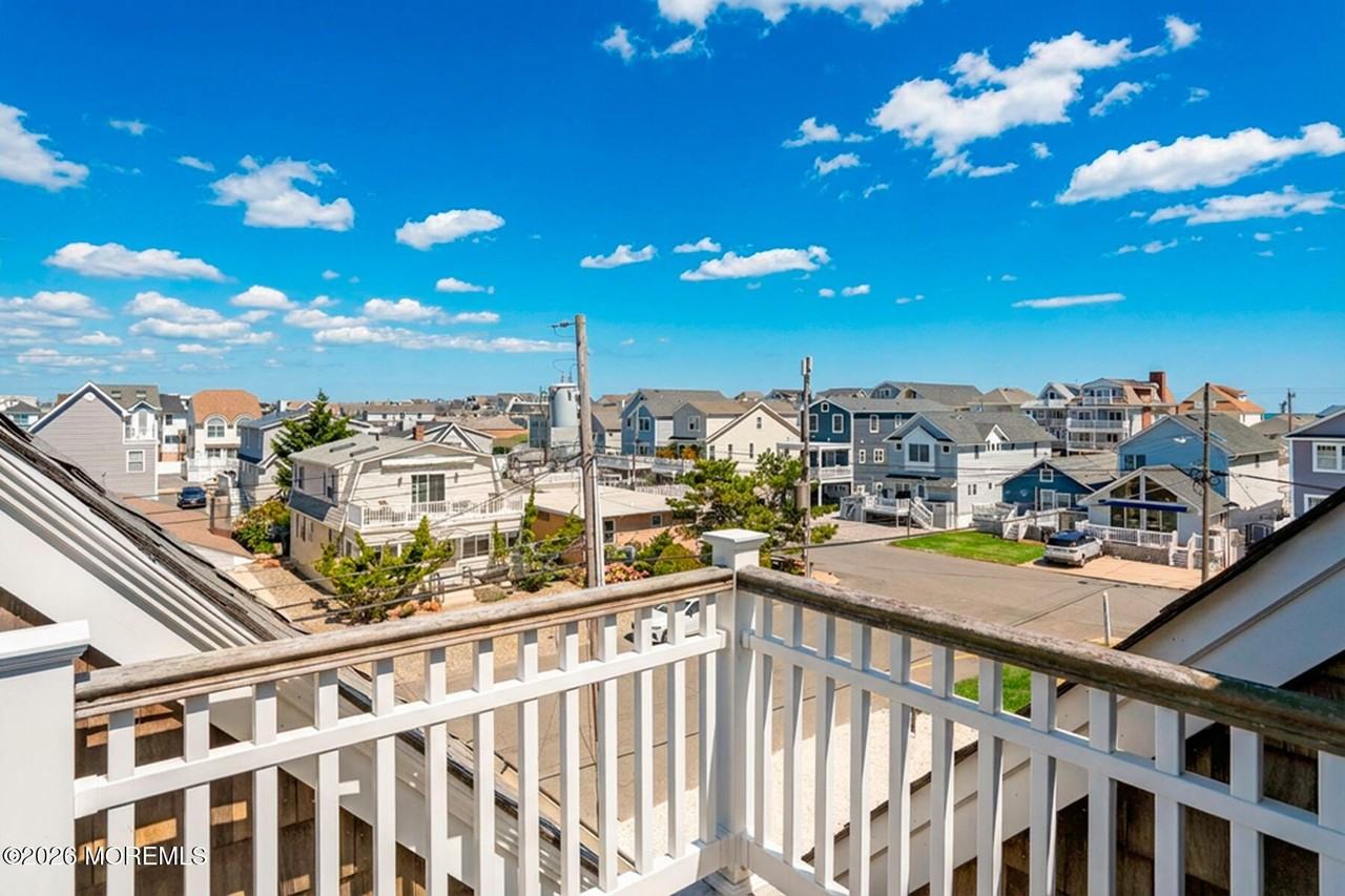 565 Trout Ave - Photo 4 of 37