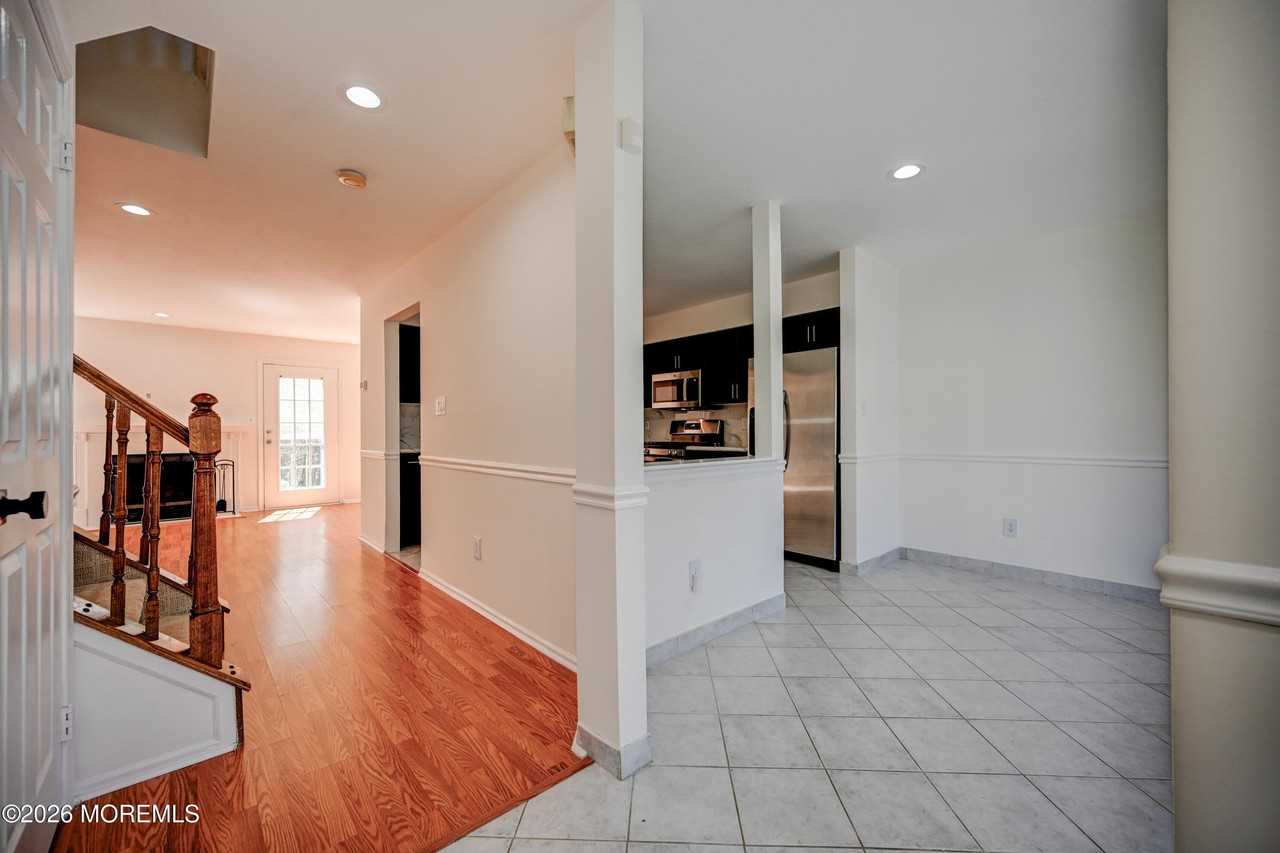 214 Paddington Ct Unit 6-4 - Photo 3 of 41