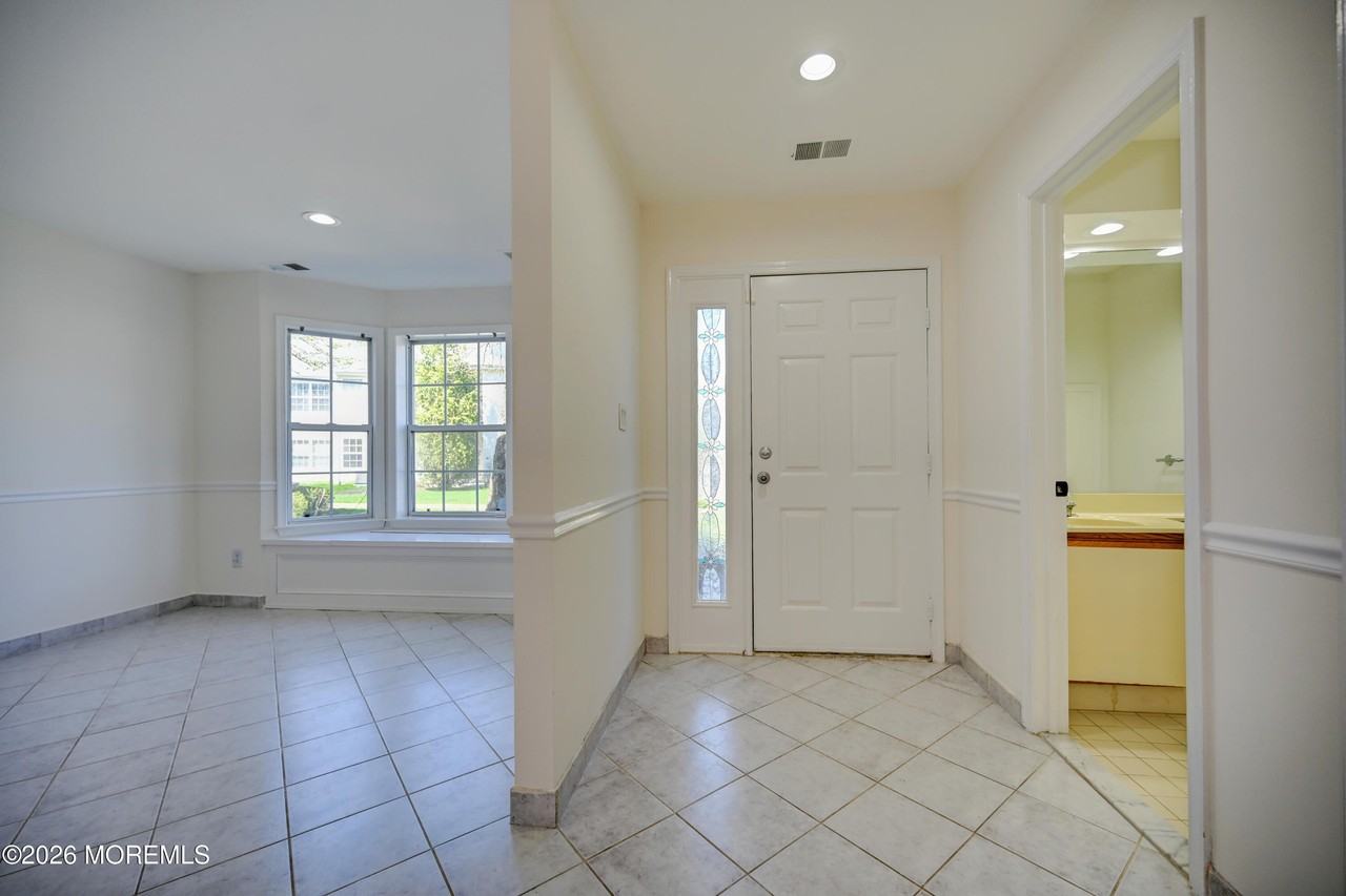 214 Paddington Ct Unit 6-4 - Photo 4 of 41