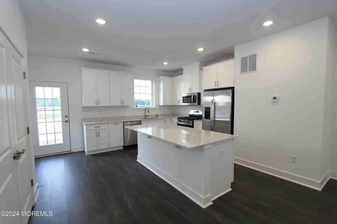 35 Crimson Dr - Photo 2 of 26