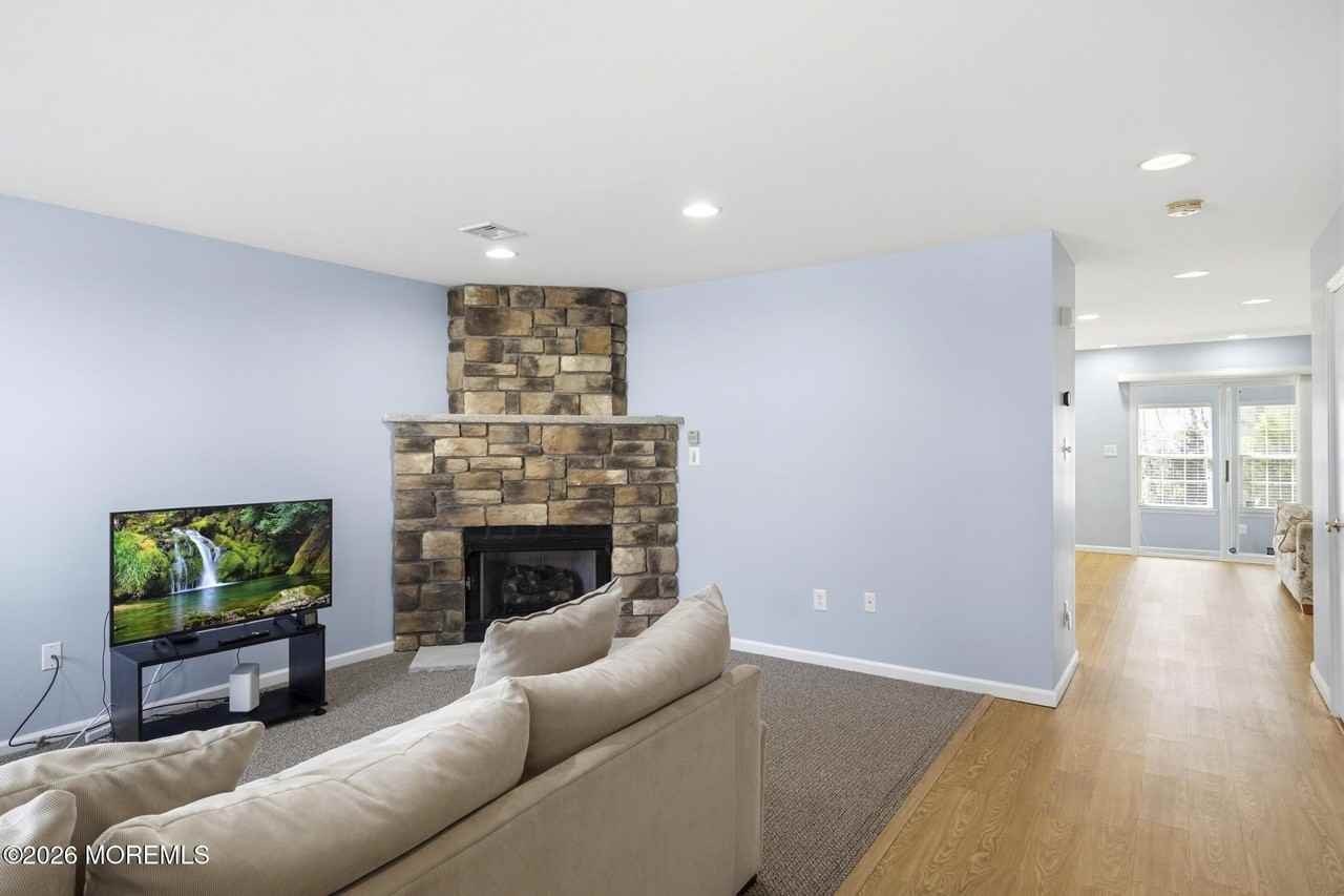 32 Pebble Beach Ln - Photo 5 of 30